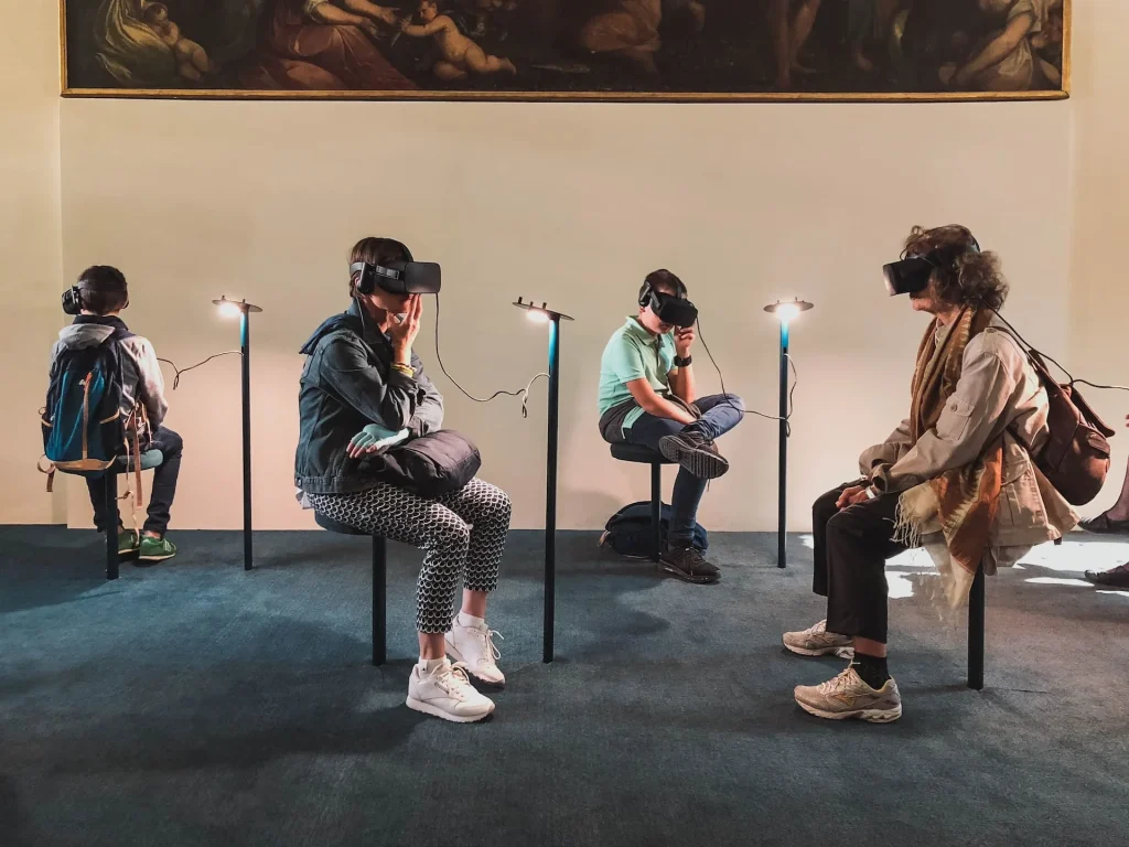 Augmented Reality (AR) Stage: Ketika Panggung Fisik Hanyalah ‘Kanvas Kosong’ untuk Visual Spektakuler yang Hanya Bisa Dilihat Lewat Headset.