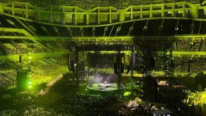 Matikan Genset Solar! Kenapa Festival Musik Outdoor di Indonesia Wajibkan Panggung 'Solar-Hydrogen Hybrid' Mulai Agustus 2026?